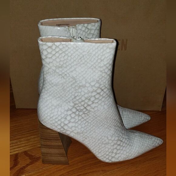 Steve Madden Womans Envied block-heel Booties - Picture 1 of 7